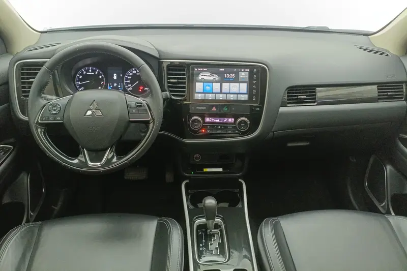Mitsubishi Outlander — фото 9