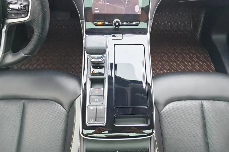 Roewe i6 MAX — фото 9
