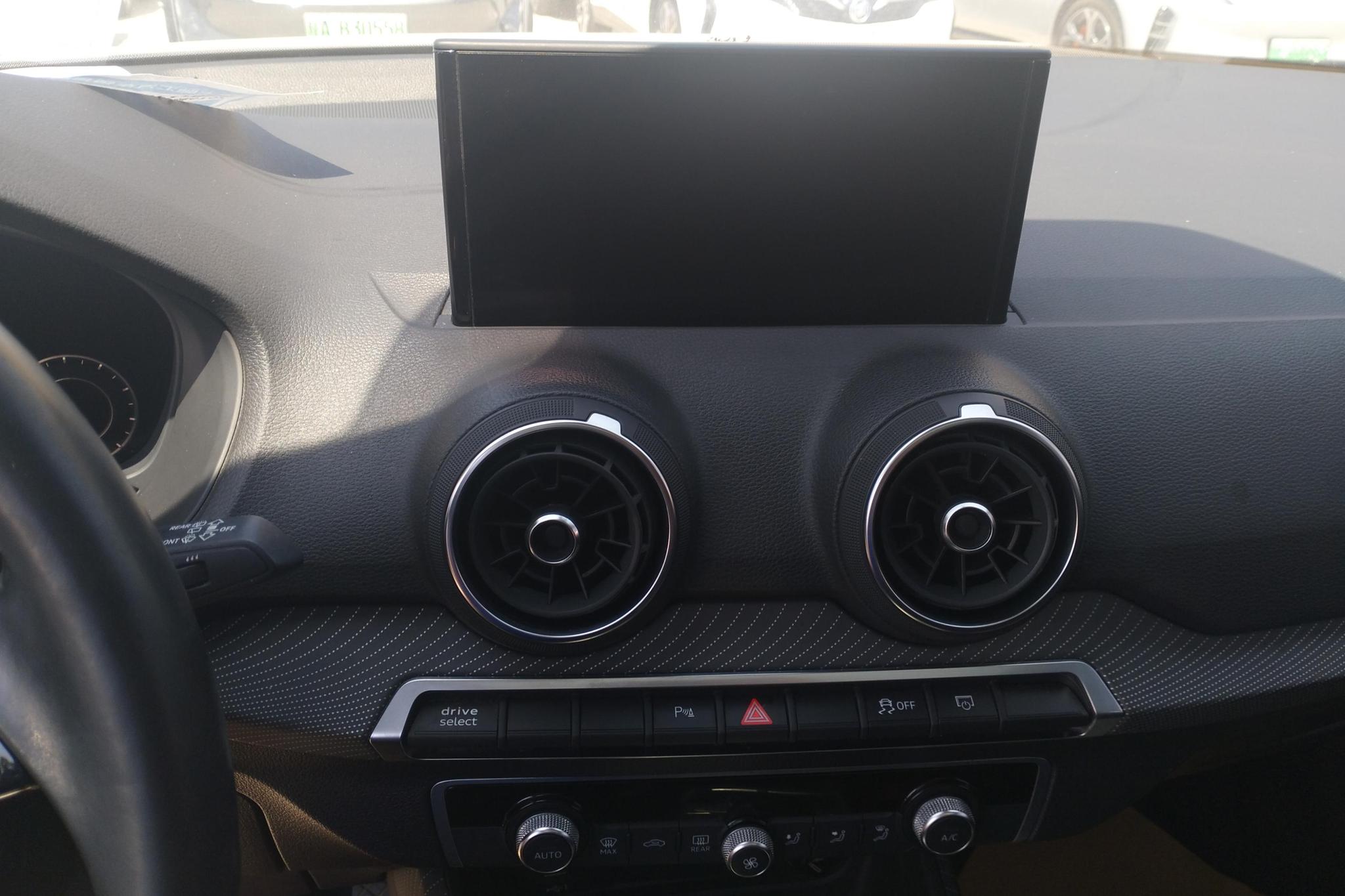 Audi Q2L e-tron id 4438205 из Китая 9