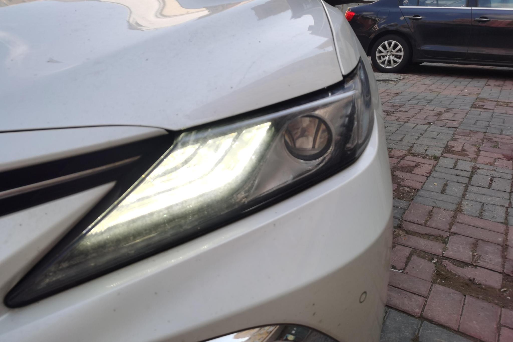 Toyota Camry 2021 Белый из Китая, фото 2