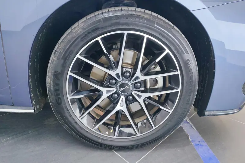 BYD Seal — фото 6