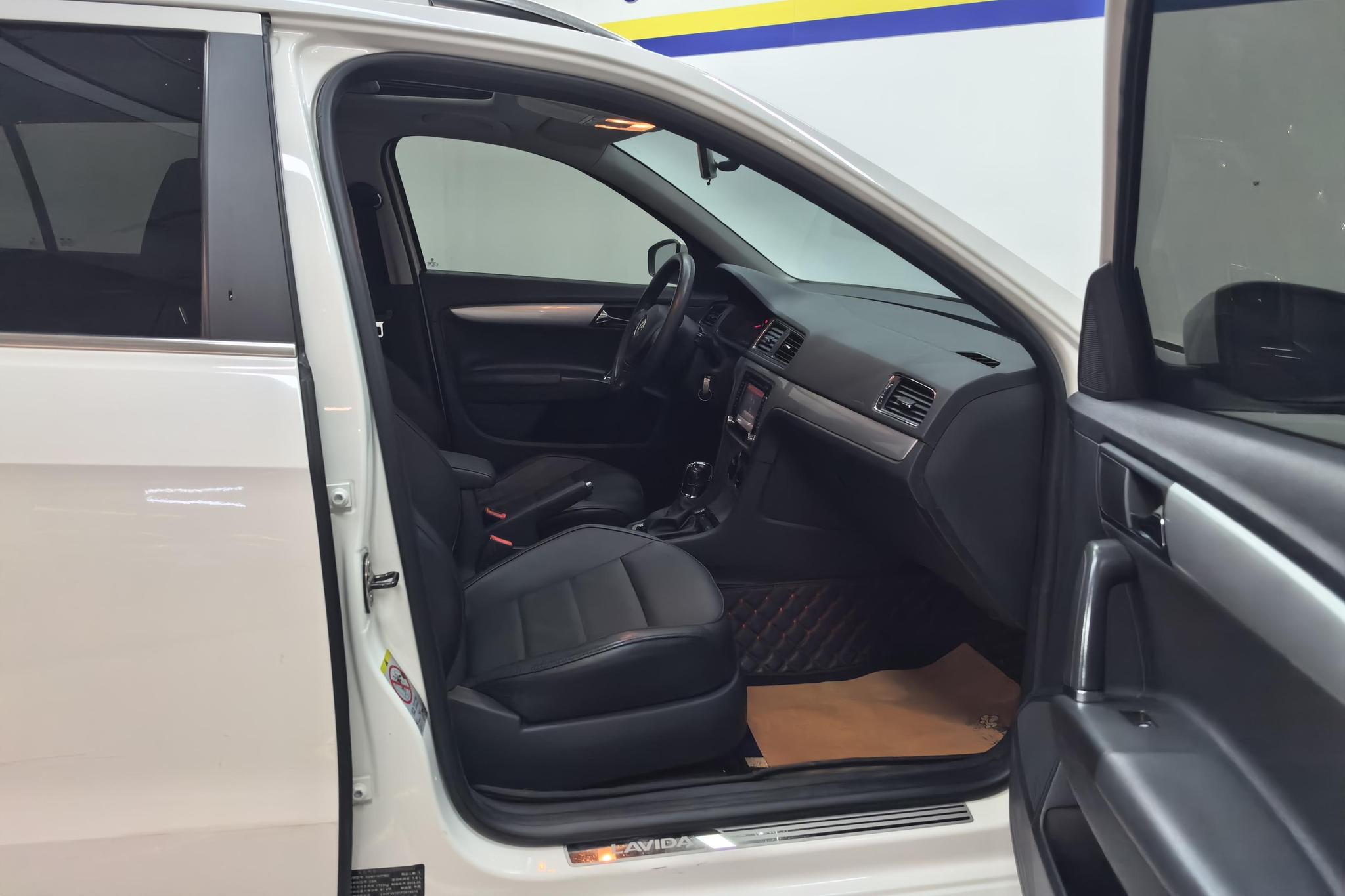 Volkswagen Gran Lavida 2013 1.6L AT Comfort