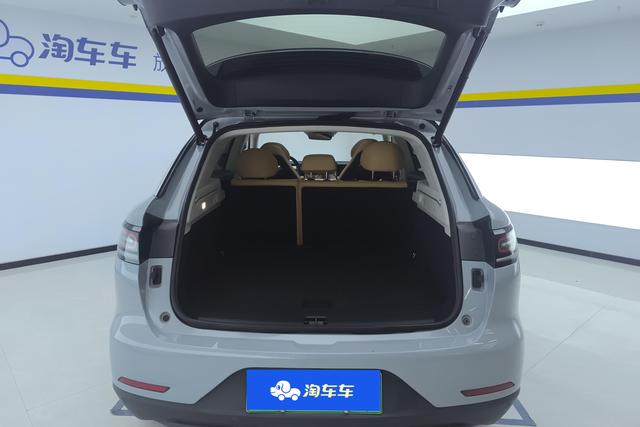 Leapmotor C11 Hybrid 2024 — фото 17