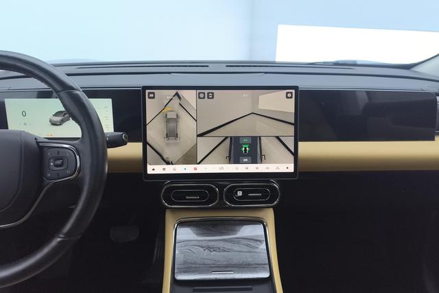 Leapmotor C11 Hybrid 2024 — фото 12