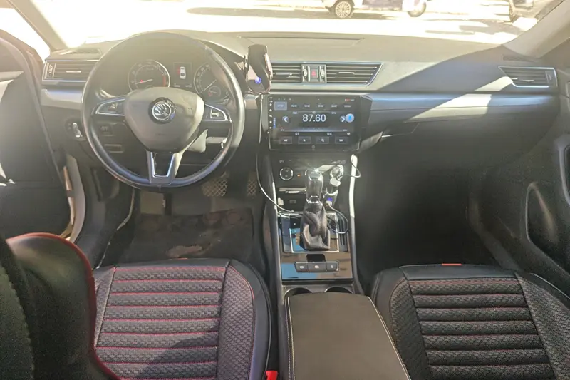 Skoda Superb — фото 6