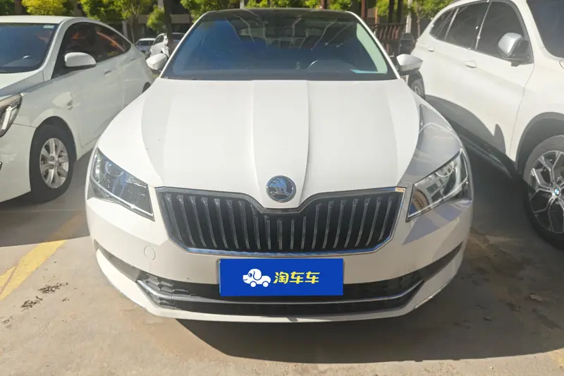 Skoda Superb — фото 2