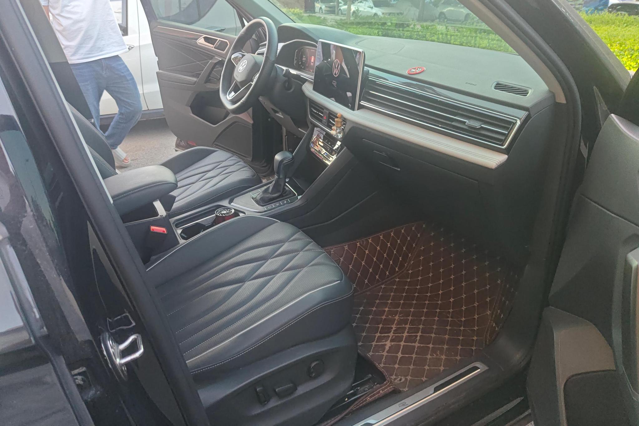 Volkswagen Tiguan L id 4451923 из Китая 10