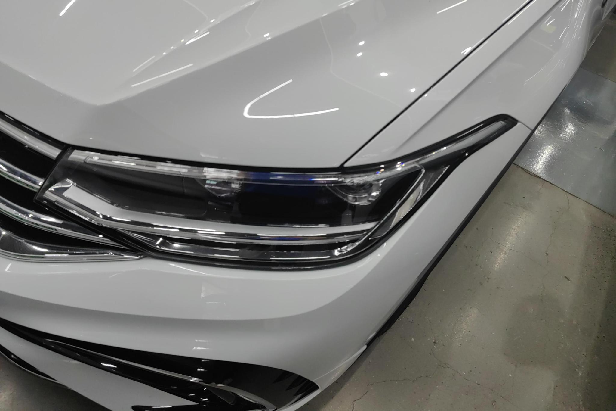 Volkswagen Tiguan L PHEV 2022 Белый из Китая