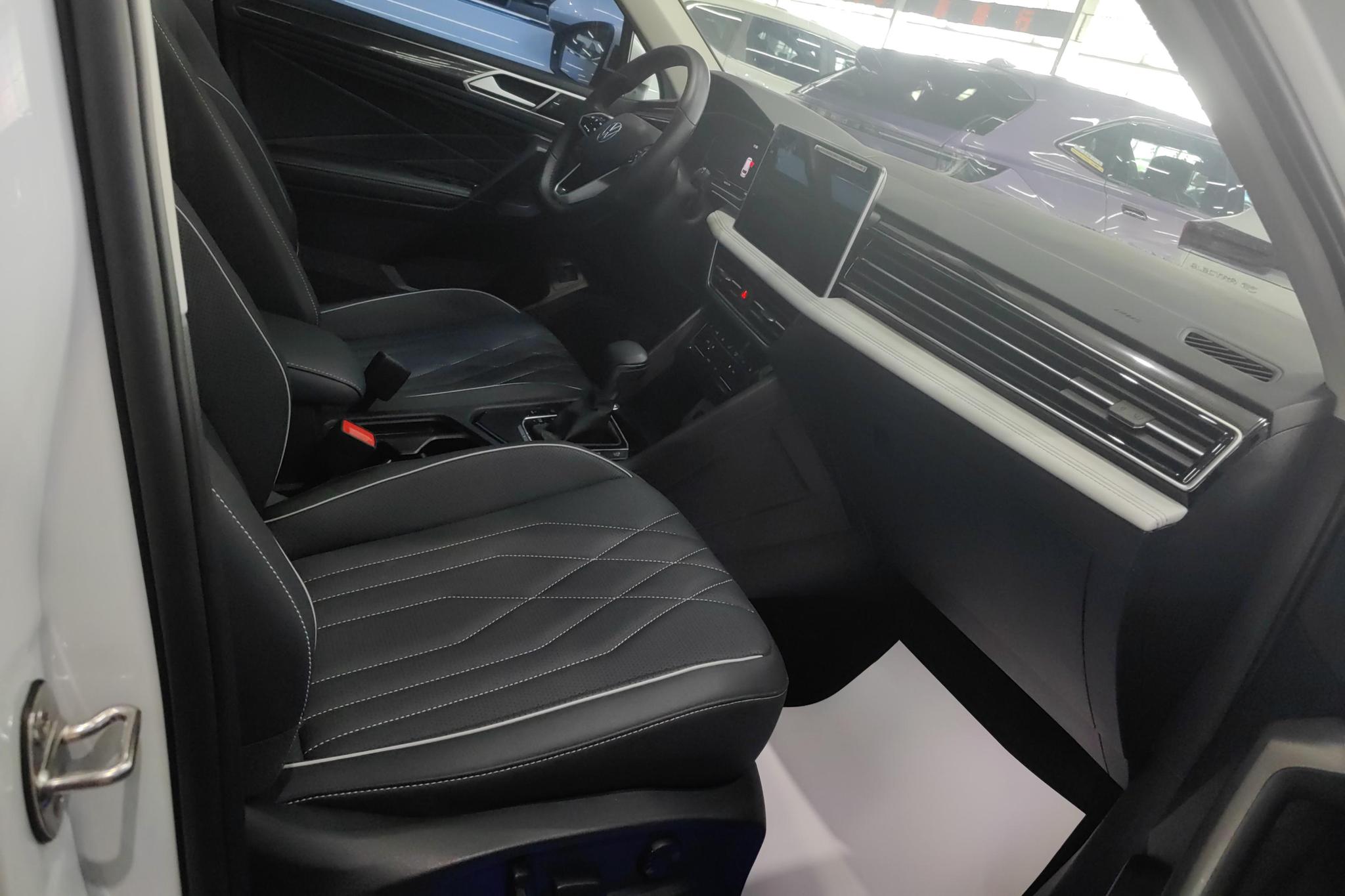 Volkswagen Tiguan L PHEV 2022 Белый из Китая, фото 2
