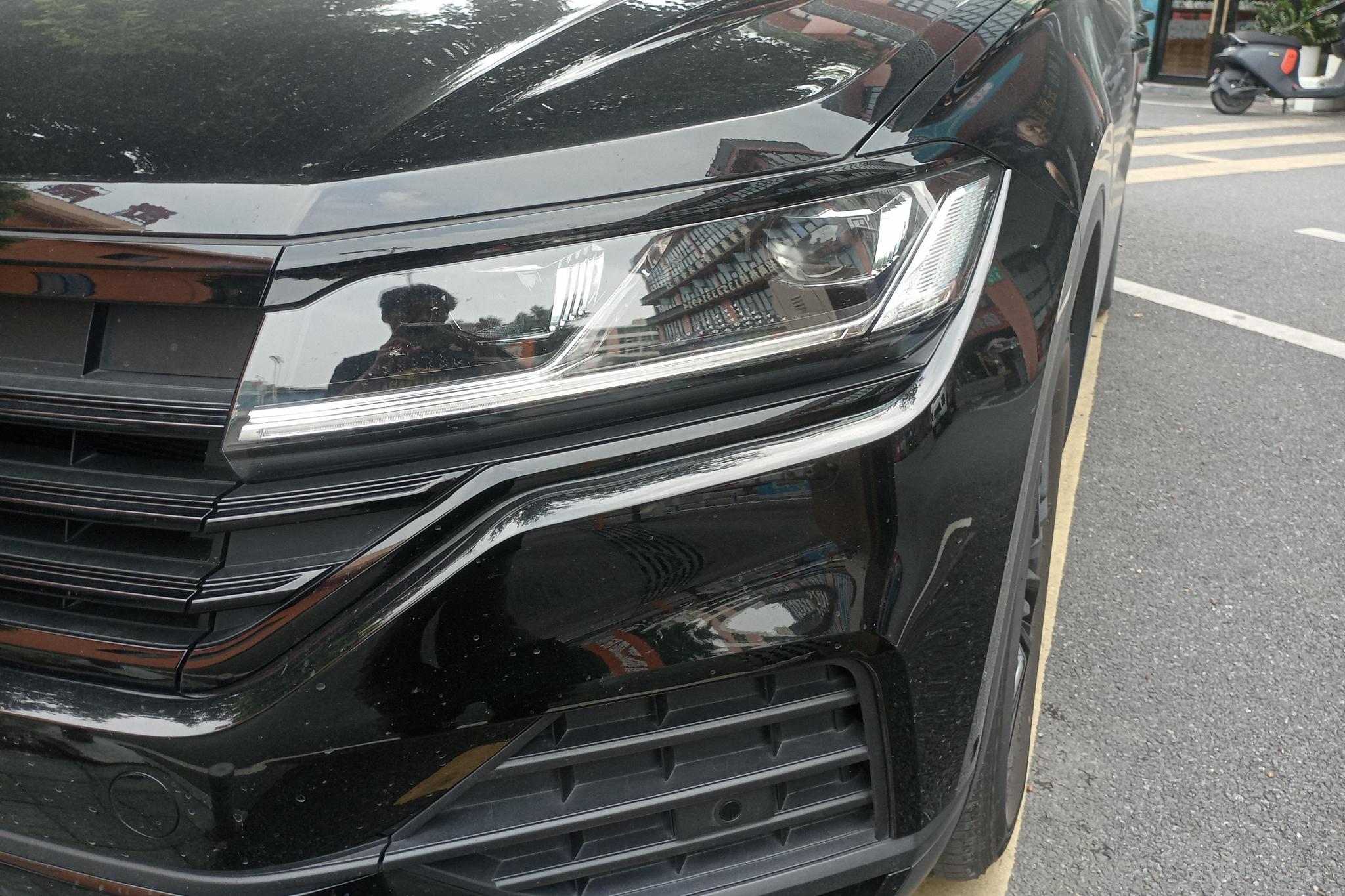 Volkswagen Touareg 2022 Черный из Китая, фото 3