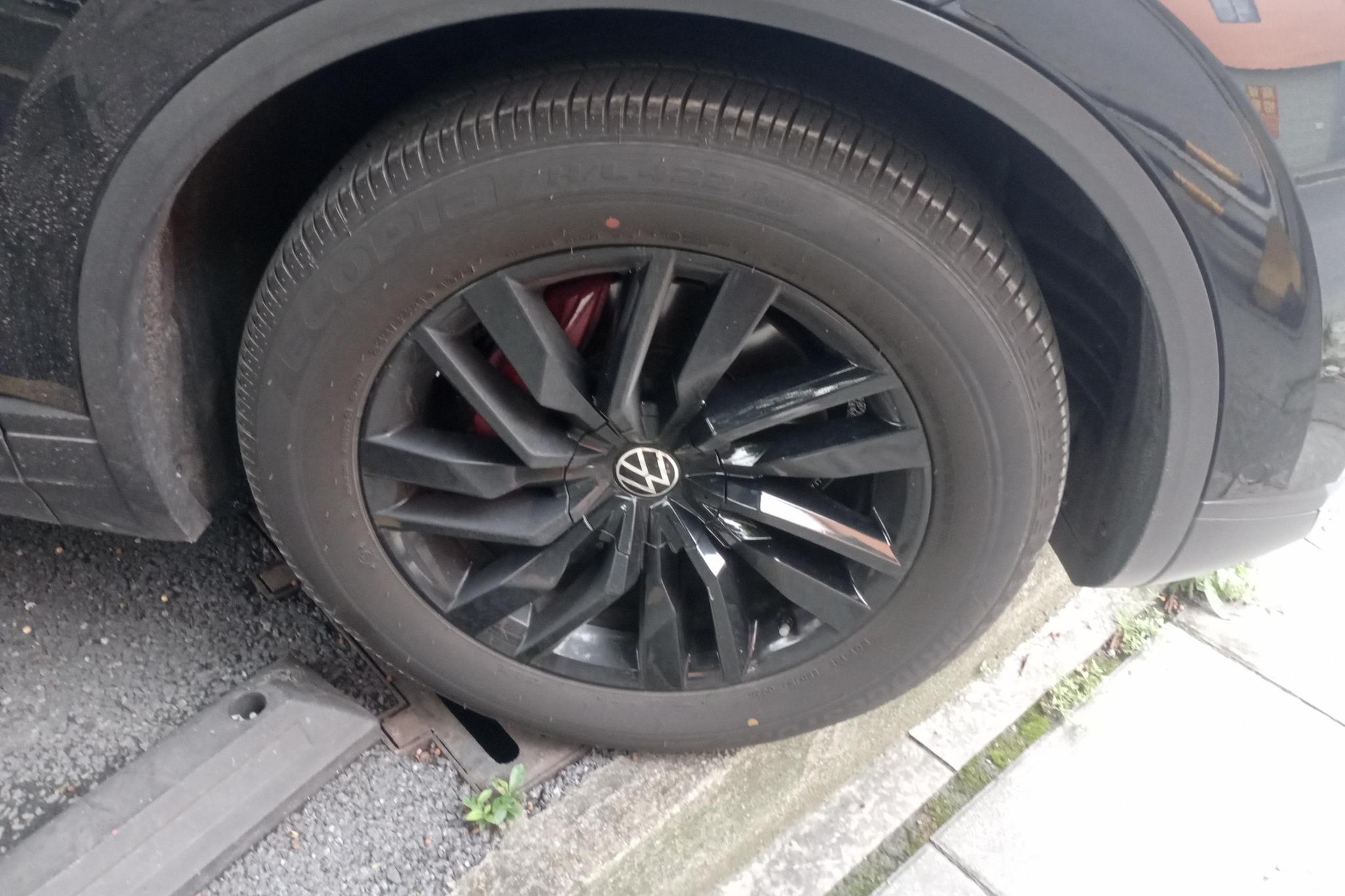 Volkswagen Touareg id 4451811 из Китая 7