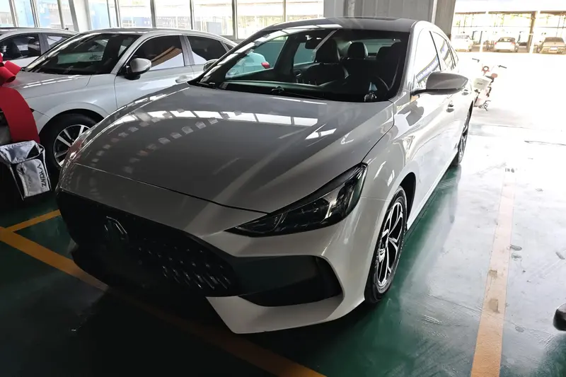 MG 5 180 DVVT CVT Luxury