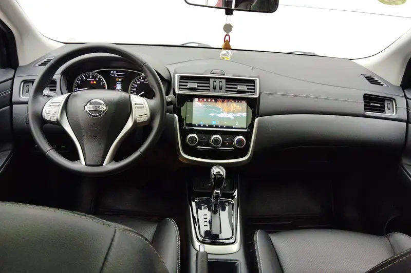 Nissan Tiida — фото 8