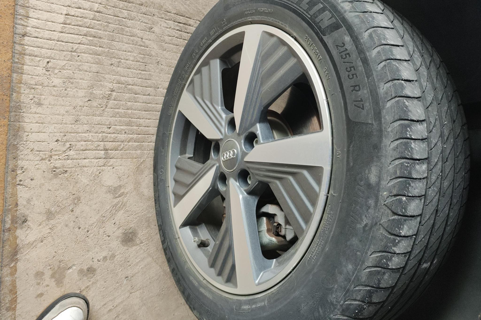 Audi Q2L e-tron 2019 Smart