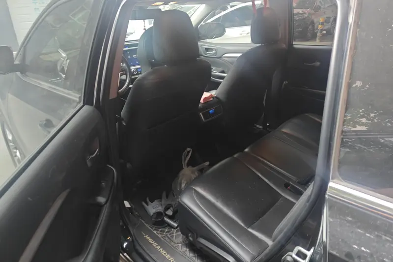 Toyota Highlander — фото 12