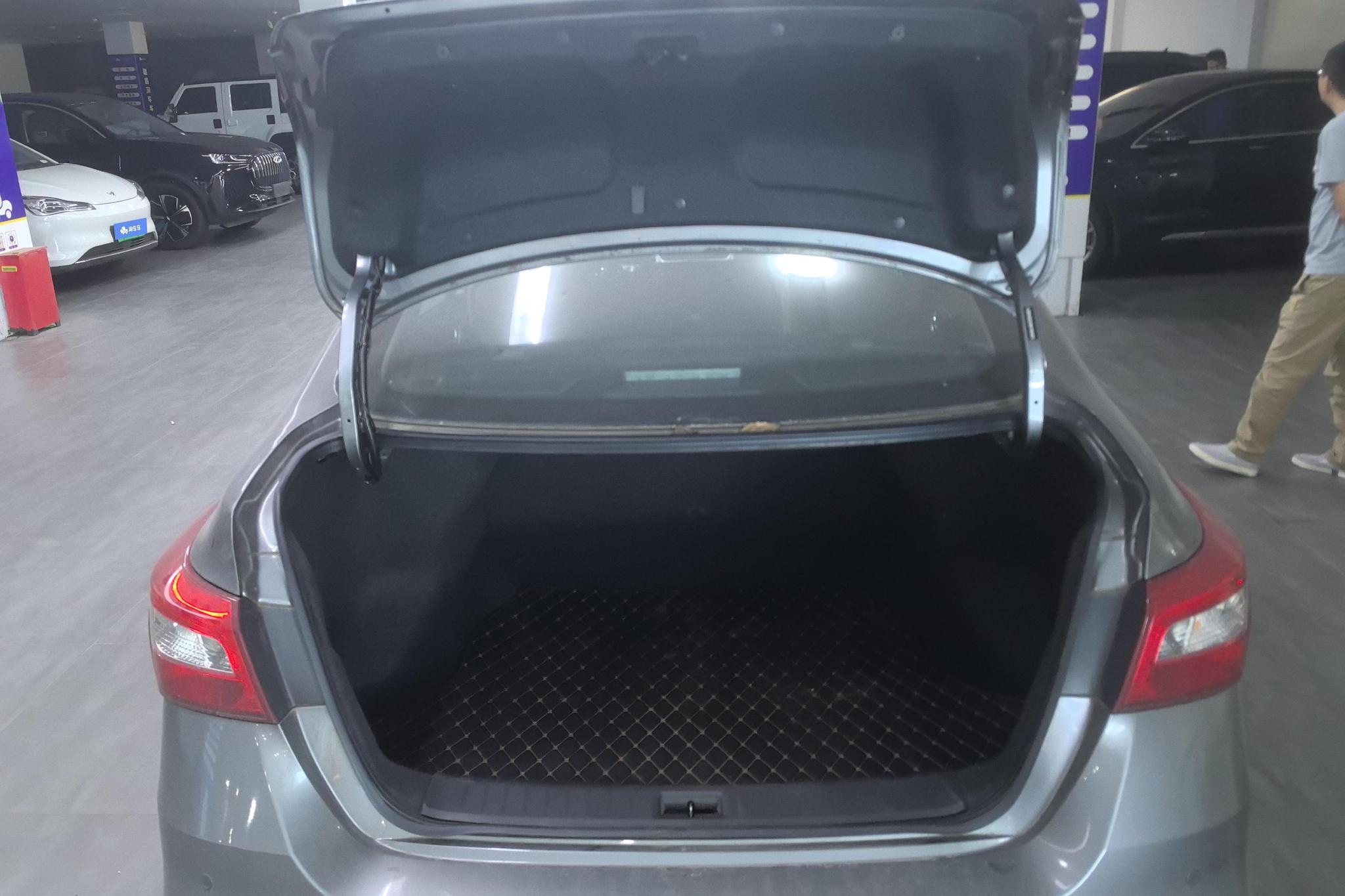 Nissan Xuan Yi id 4455544 из Китая 8