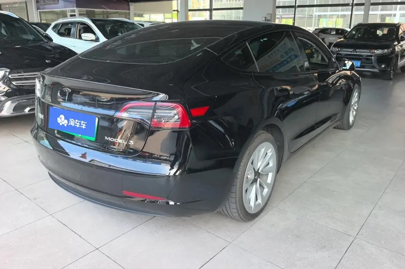 Tesla Model 3 — фото 3