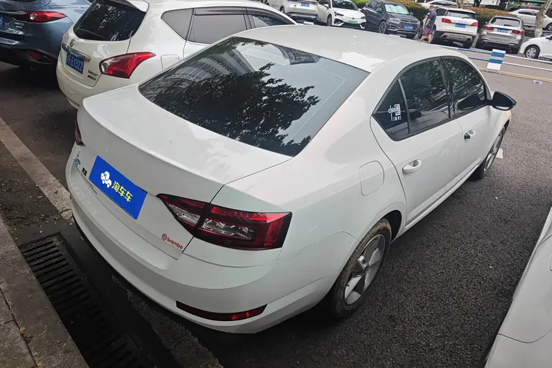 Skoda Octavia — фото 3
