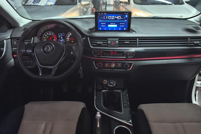 Dongfeng Fengxing Fengxing T5 2020 — фото 13