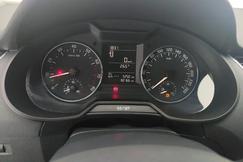 Skoda Rapid 1.6 L MT — фото 8