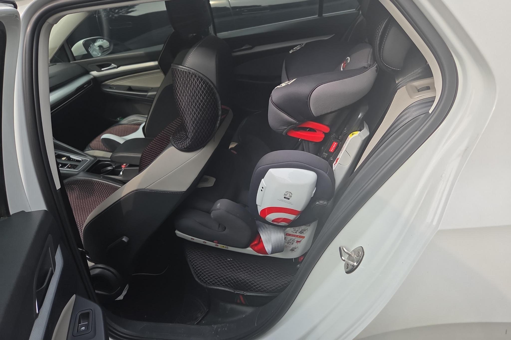 Volkswagen Golf id 4473738 из Китая 10