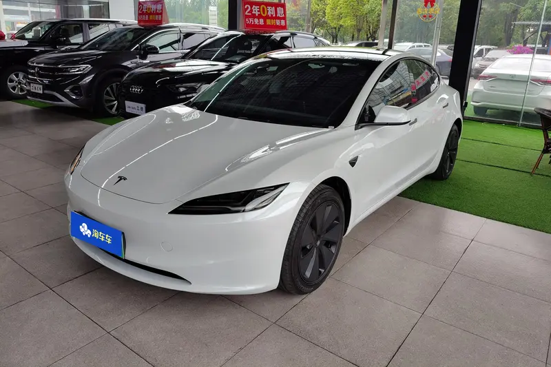 Tesla Model 3 — фото 1