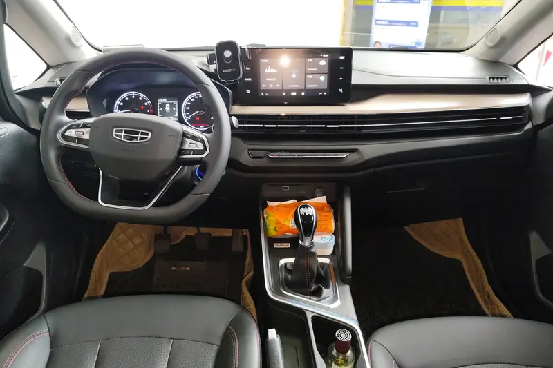 Geely Vision X3 — фото 9
