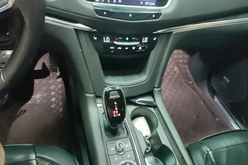 Cadillac XT5 — фото 9