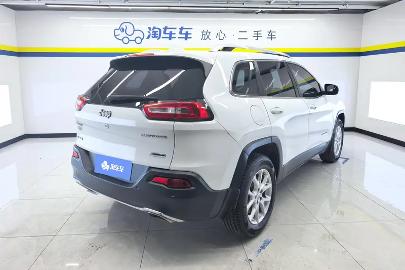 Jeep Cherokee — фото 3