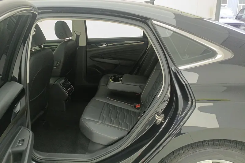 Volkswagen Passat — фото 12