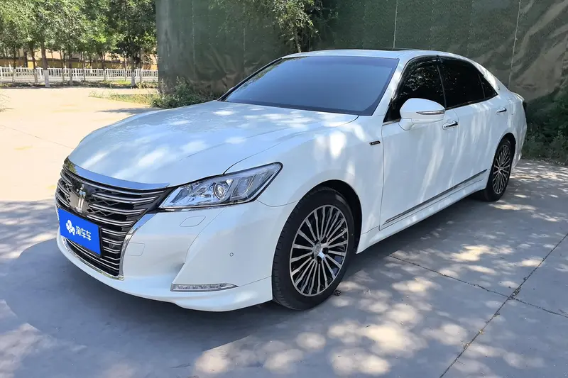 Toyota Crown — фото 1