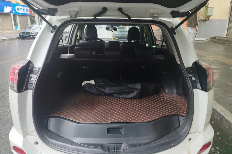 Toyota RAV4 — фото 14