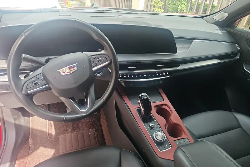 Cadillac XT4 — фото 6
