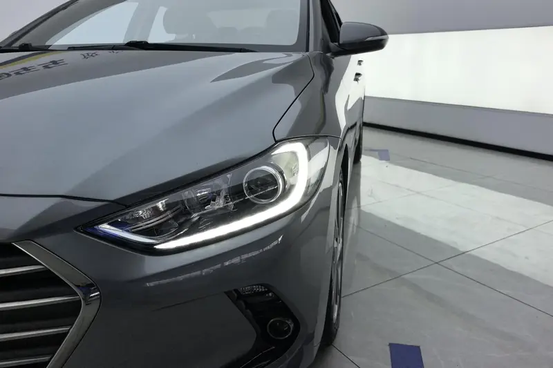 Hyundai Elantra — фото 4