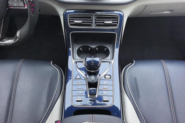 BYD QIN PLUS Hybrid 2021 — фото 13