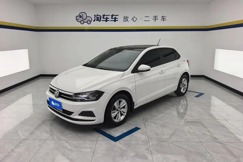 Volkswagen Polo Plus 1.5 L AT