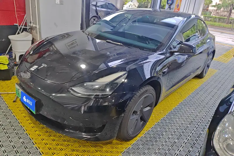 Tesla Model 3 — фото 1