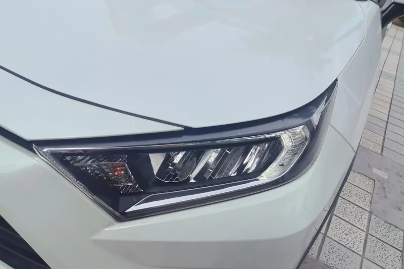 Toyota RAV4 — фото 4