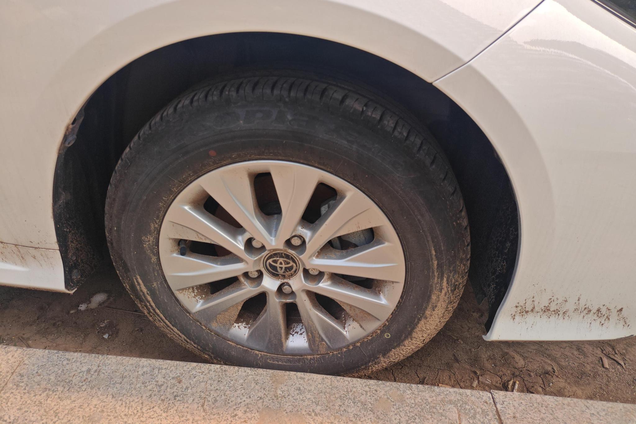 Toyota Corolla id 4510752 из Китая 7