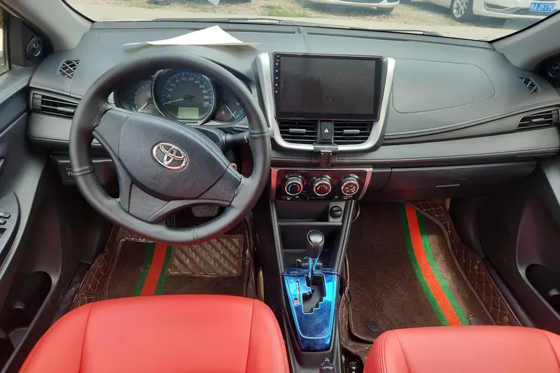 Toyota Yaris L — фото 6