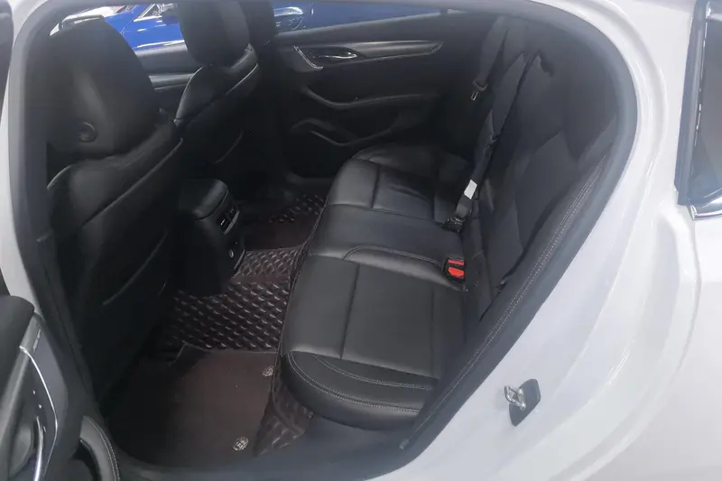 Cadillac CT5 — фото 11