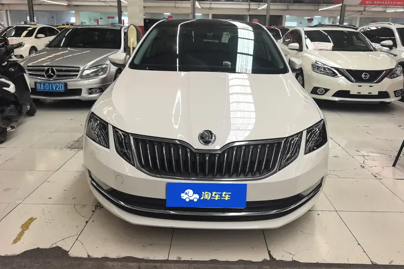 Skoda Octavia — фото 2