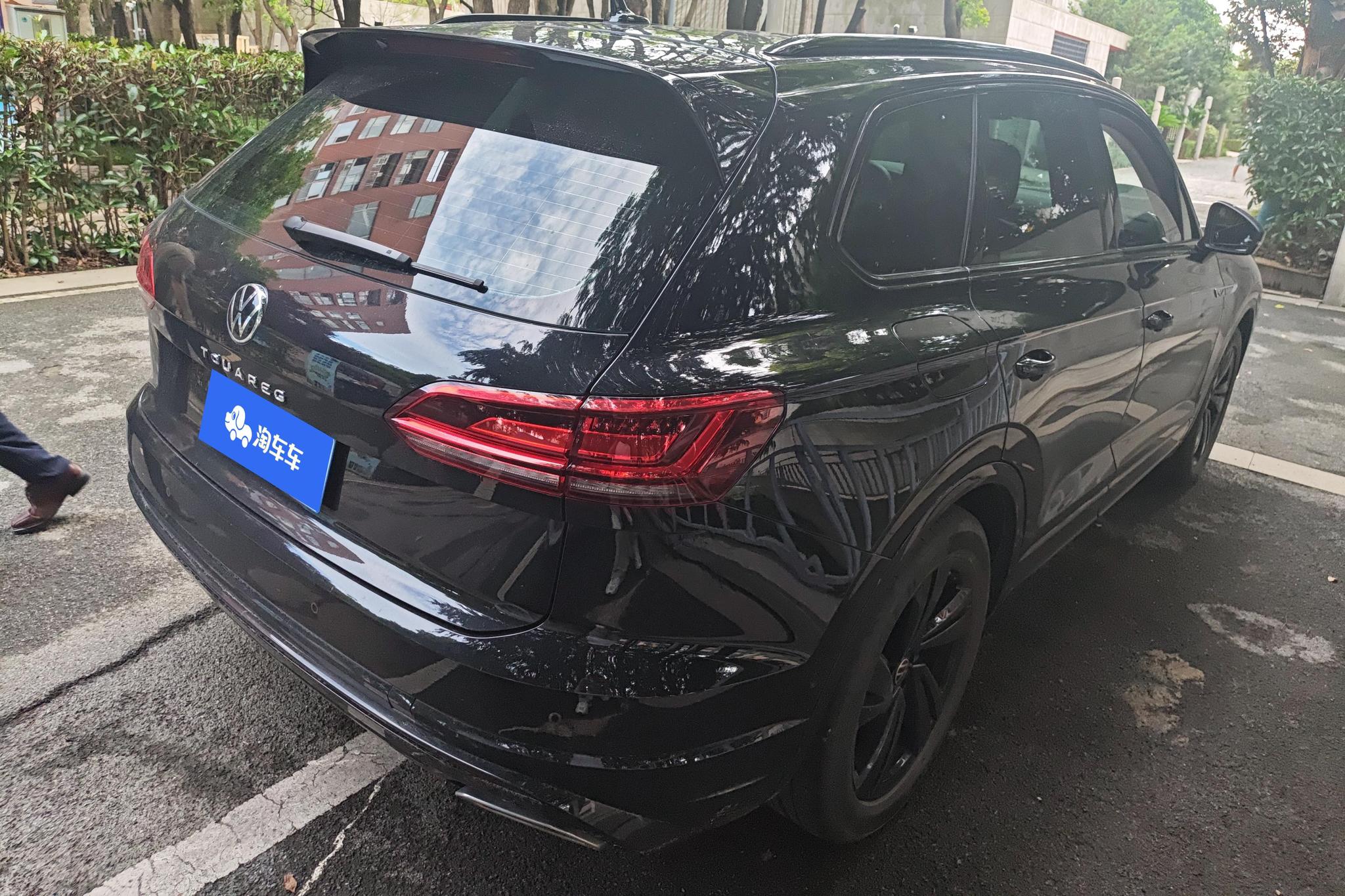 Volkswagen Touareg 2022 Черный из Китая, фото 2