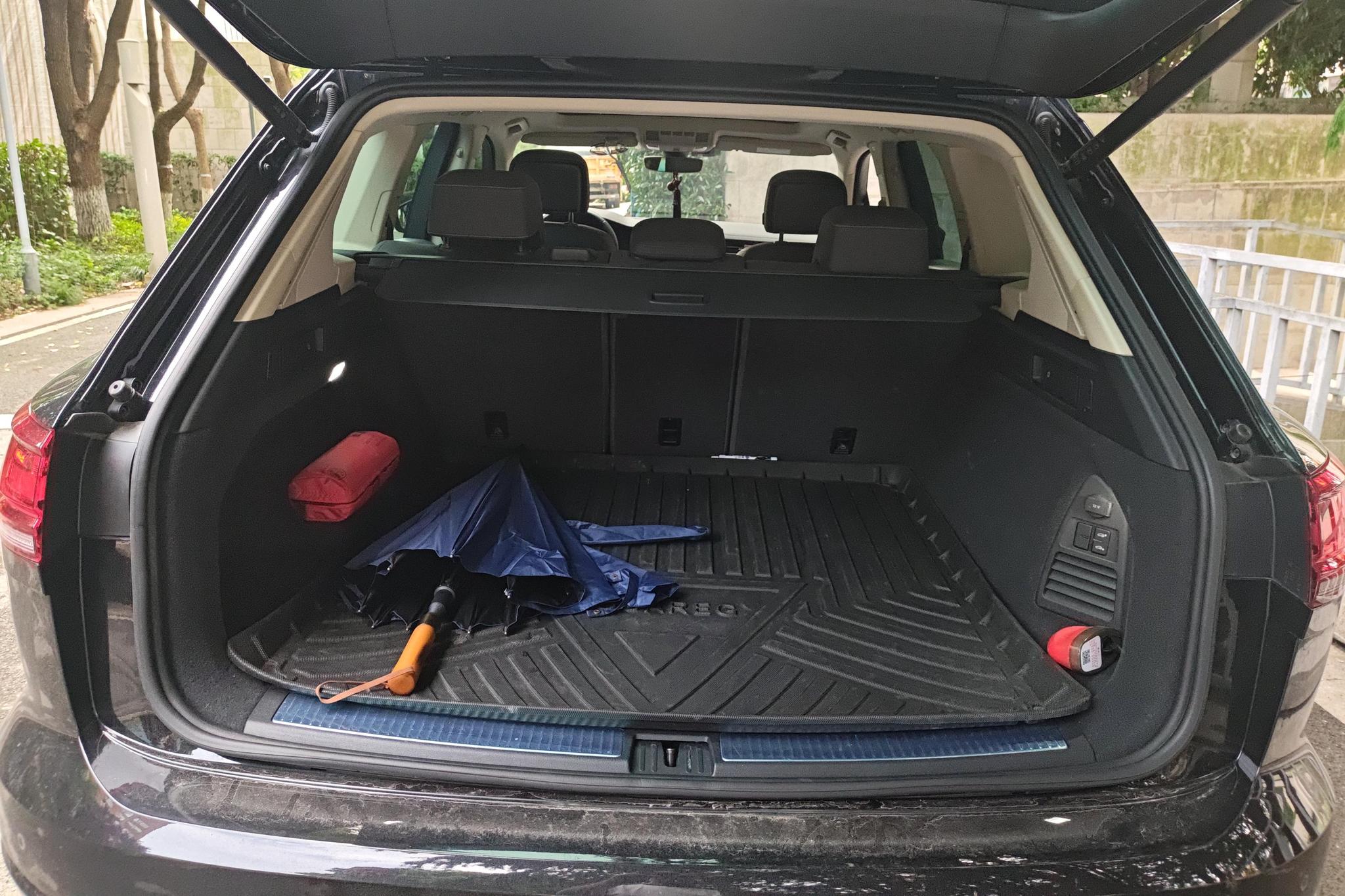 Volkswagen Touareg id 4510502 из Китая 7