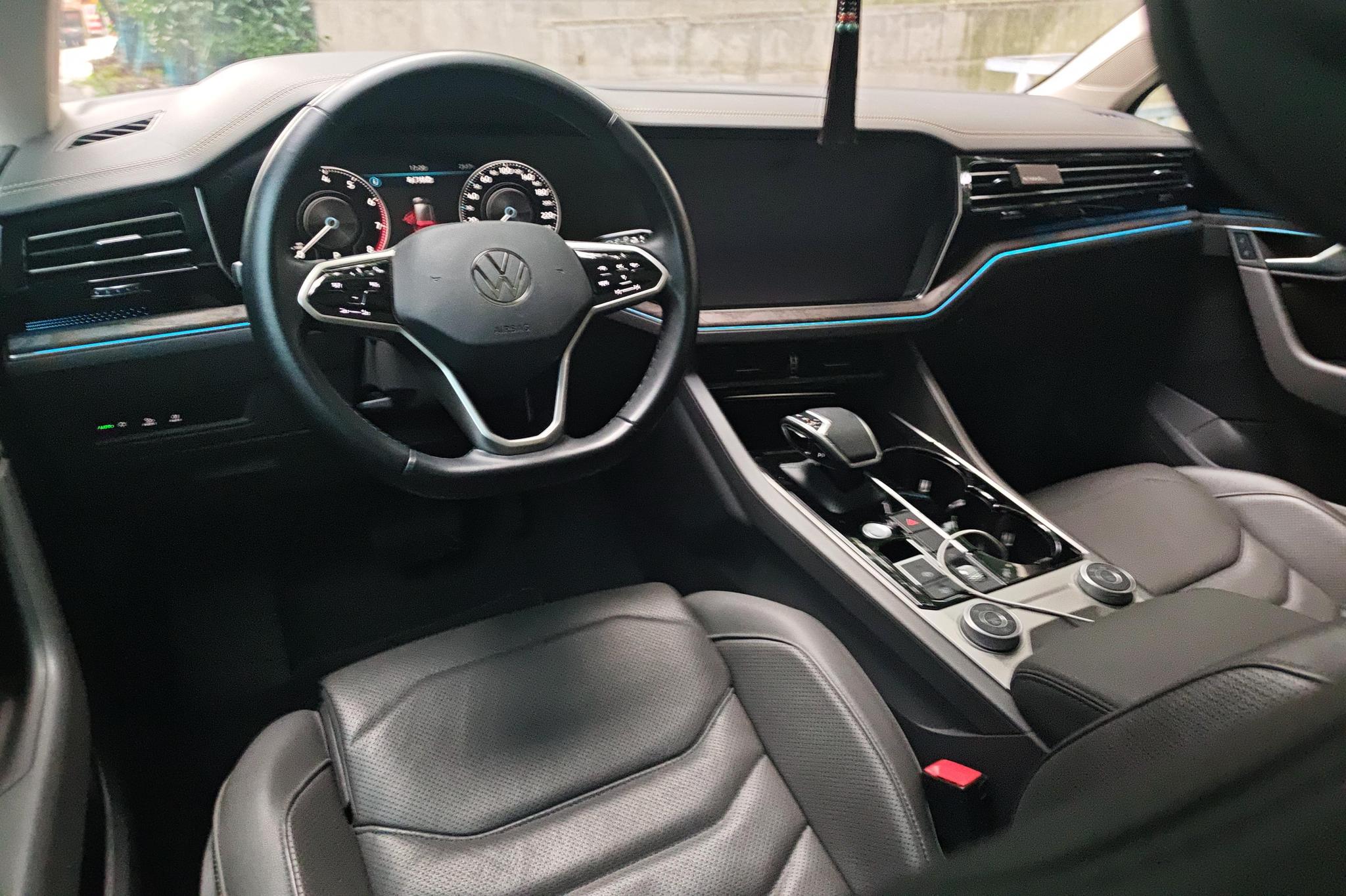 Volkswagen Touareg id 4510502 из Китая 10