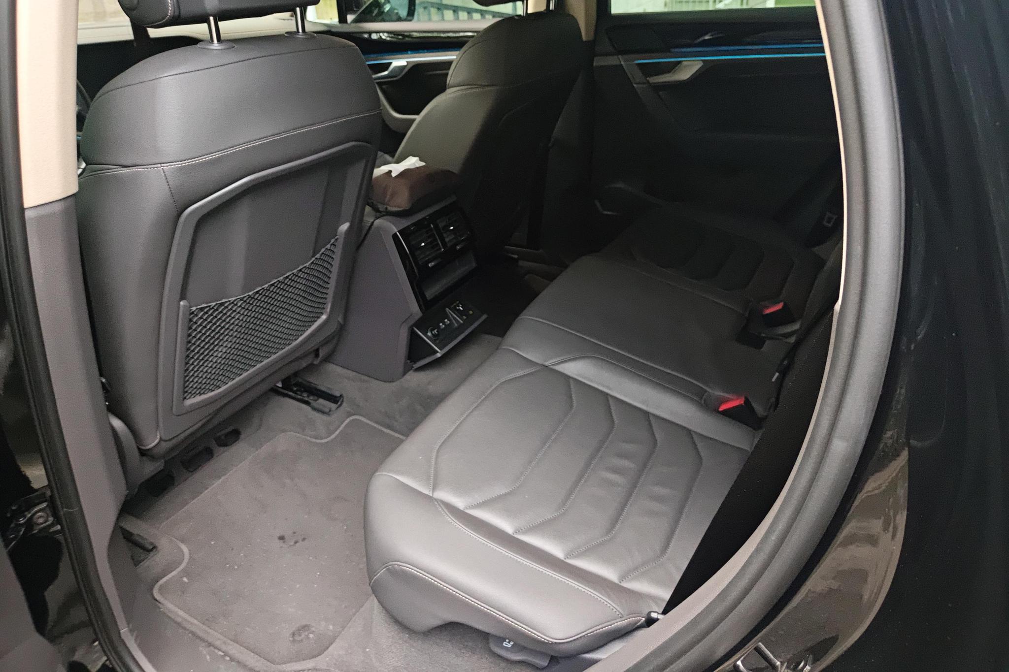 Volkswagen Touareg id 4510502 из Китая 11