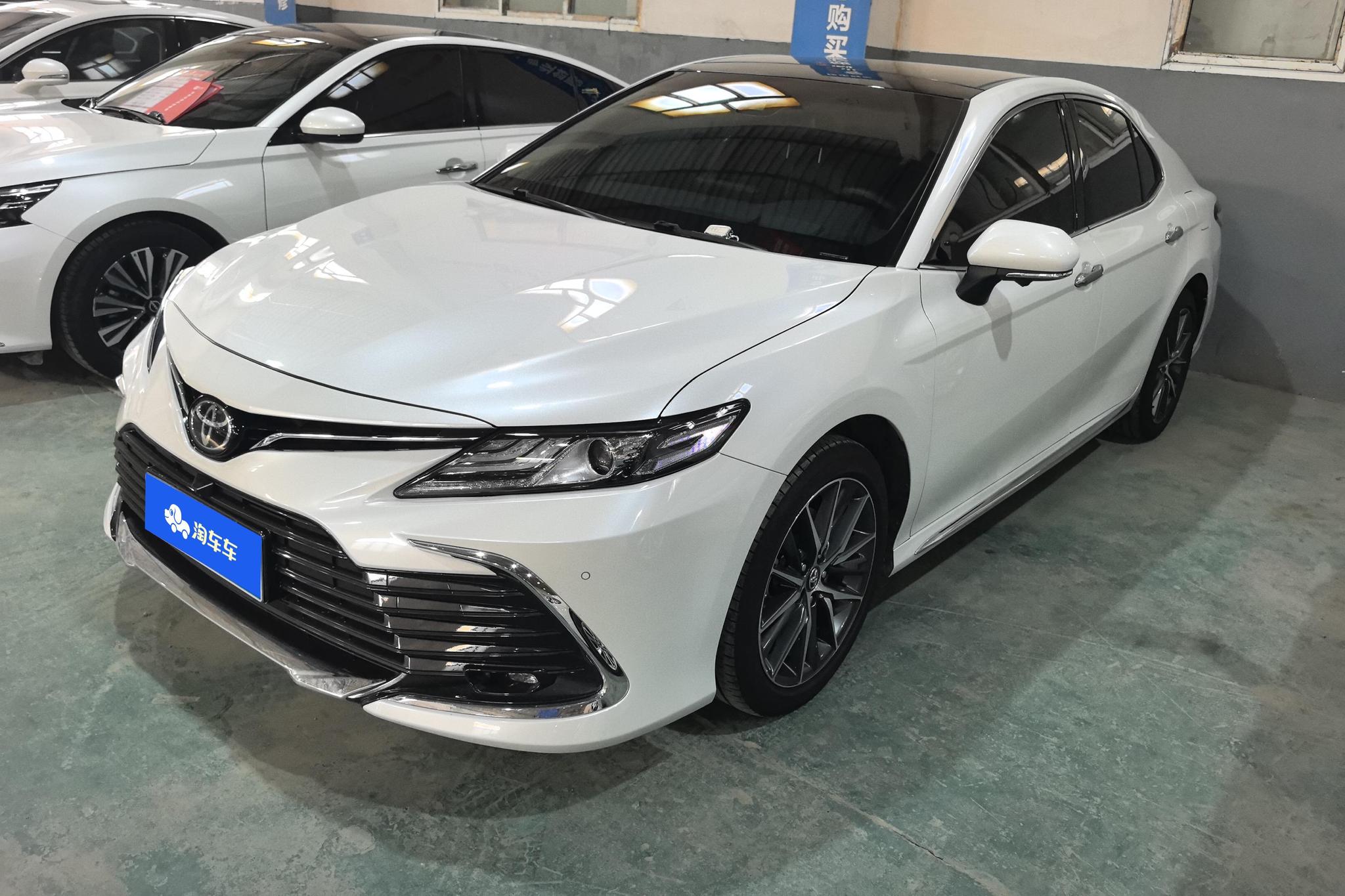 Toyota Camry 2021 Белый из Китая