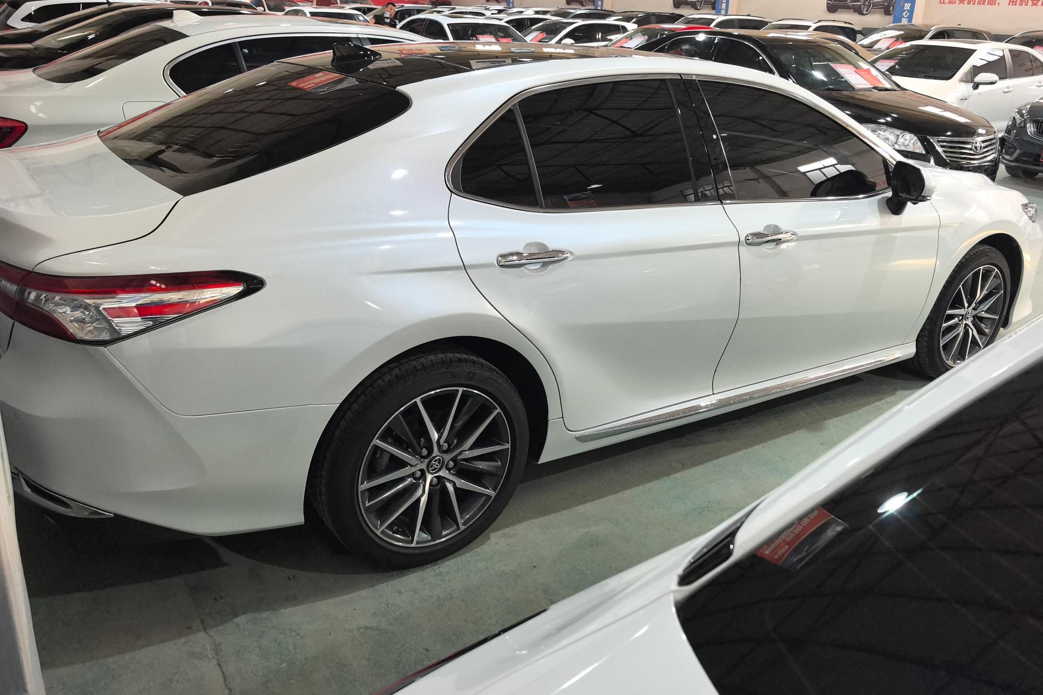 Toyota Camry 2021 Белый из Китая, фото 2