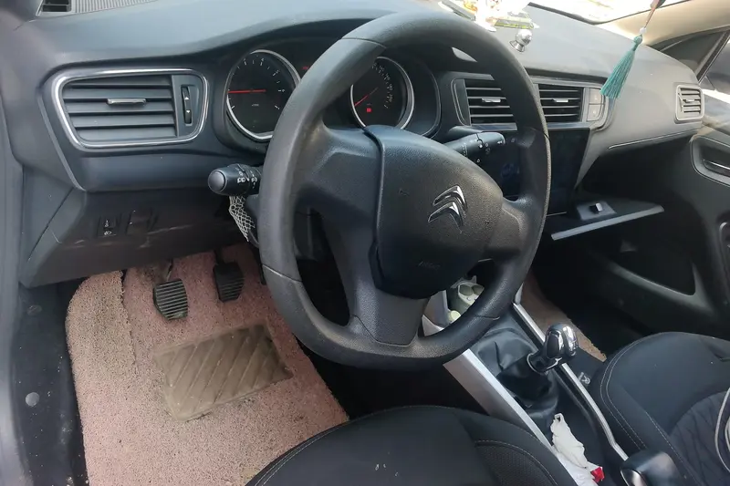 Citroen C 3-XR 1.6 L MT — фото 6