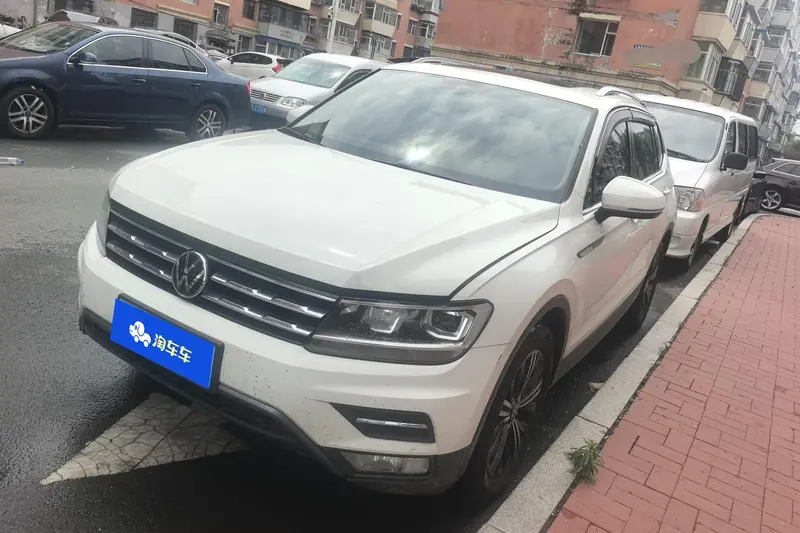 Volkswagen Tiguan L — фото 1